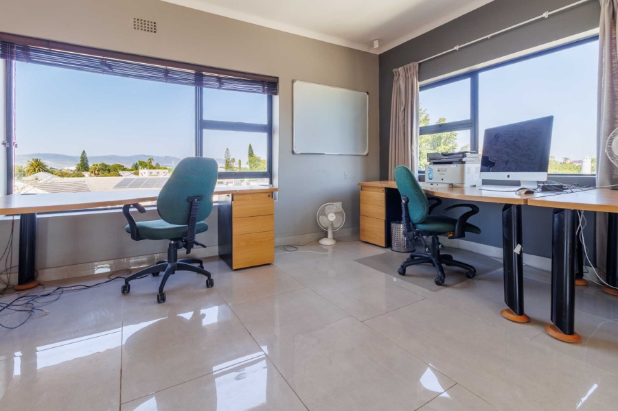 4 Bedroom Property for Sale in Flamingo Vlei Western Cape